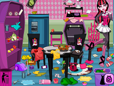 Draculaura Messy Kitchen Cleaning