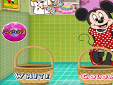 Minnie Mouse Washing Clothes