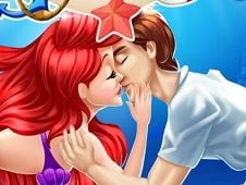 Ariel and Prince Underwater Kissing Online