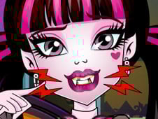 Draculaura Dentist