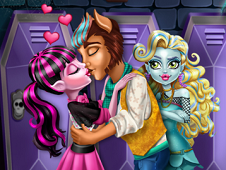 Draculaura First Kiss