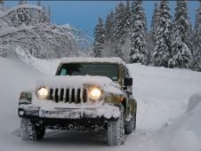 Offroad Snow Jeep Passenger Mountain Uphill Driving Online
